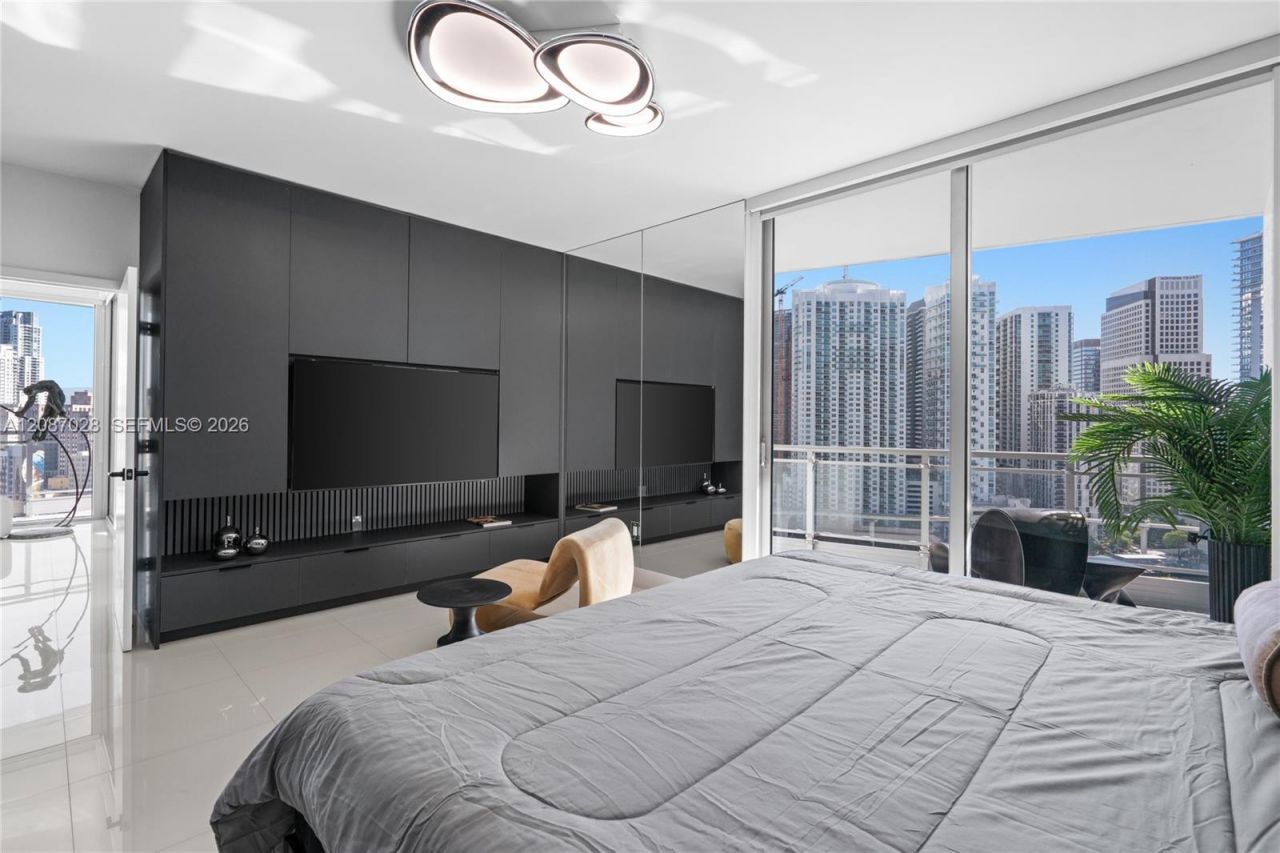 90 SW 3rd St, Unit 2204, Miami, FL 33130 Photo