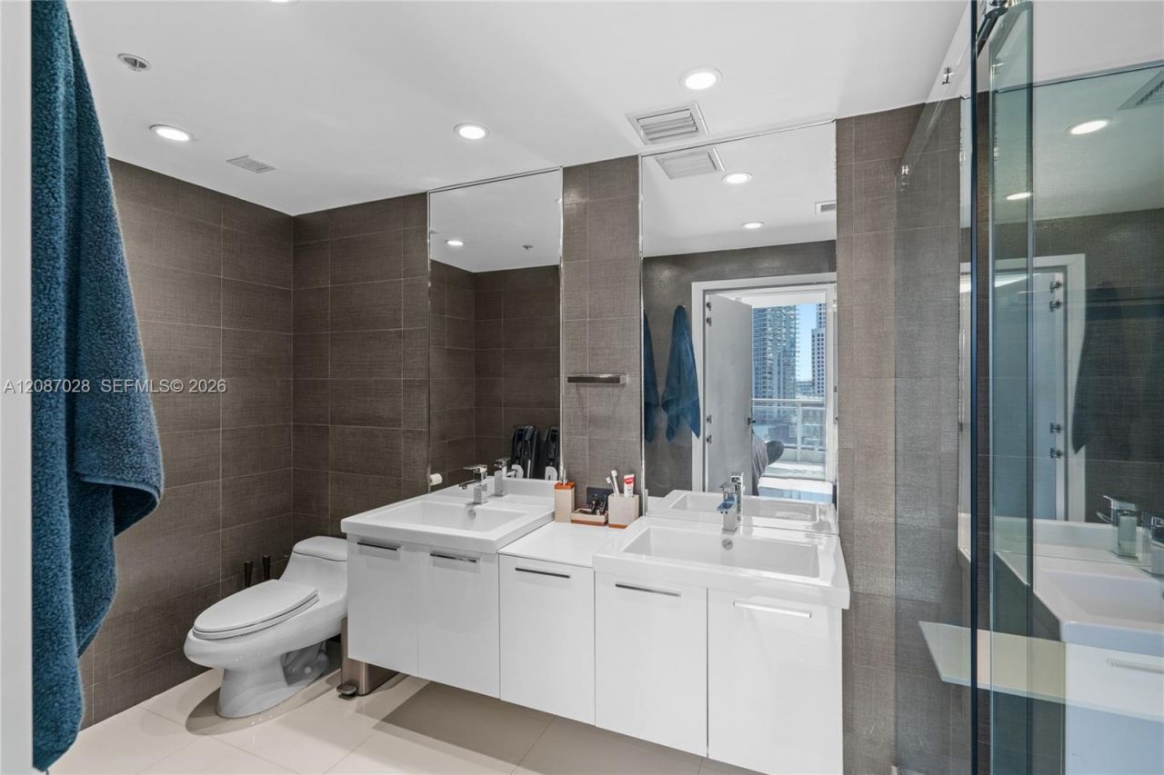 90 SW 3rd St, Unit 2204, Miami, FL 33130 Photo