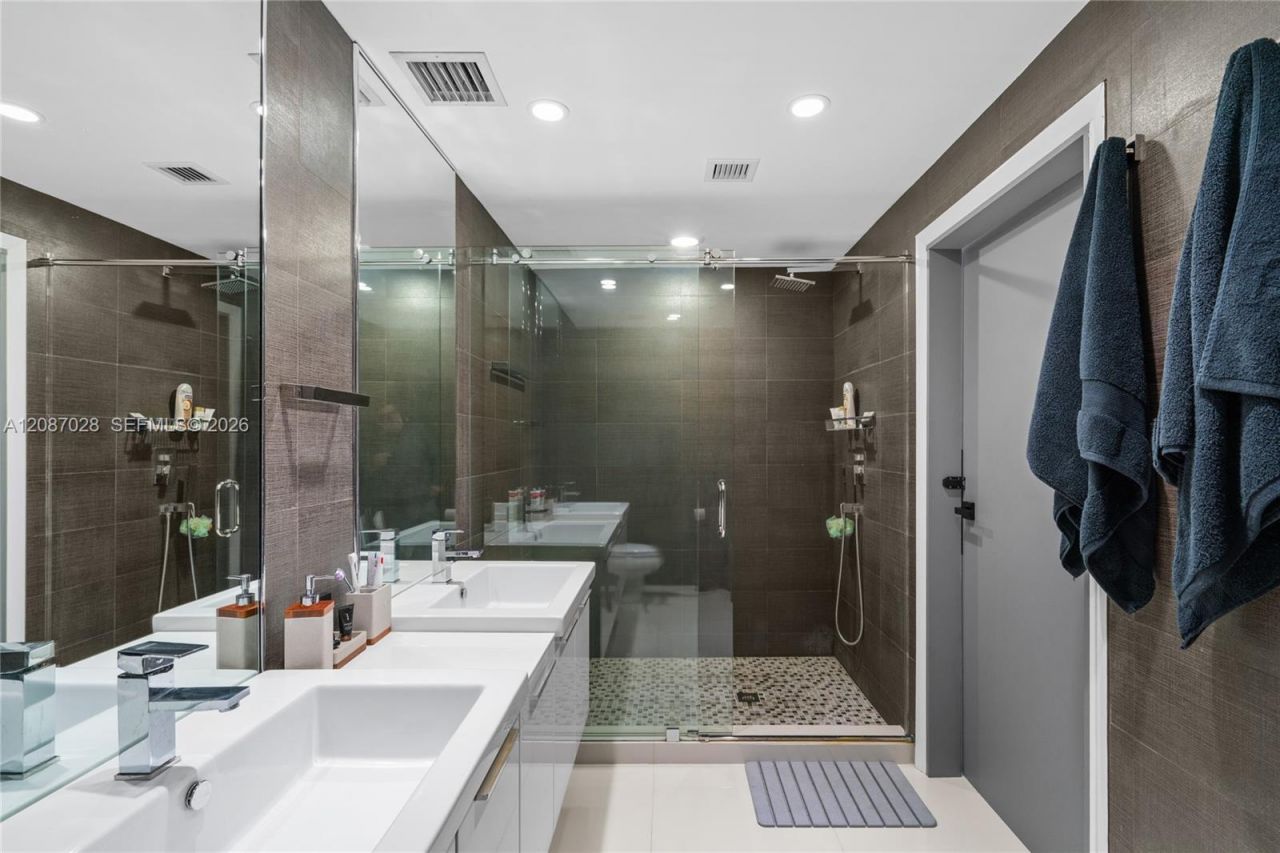 90 SW 3rd St, Unit 2204, Miami, FL 33130 Photo