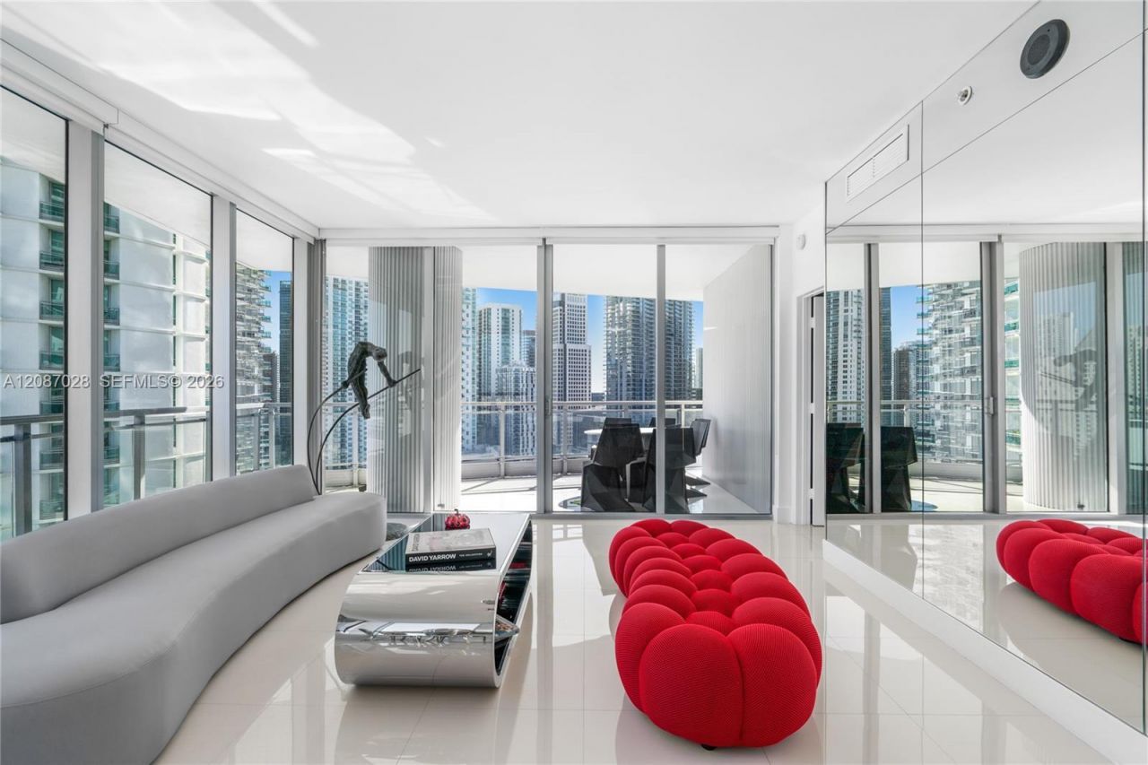 90 SW 3rd St, Unit 2204, Miami, FL 33130 Photo