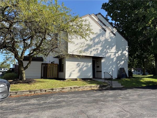 104 Barnstable Court , Unit 104, Camillus, NY 13031