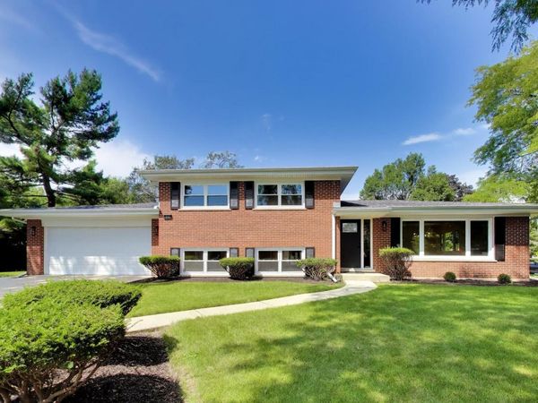 910 E Kimber Lane , Arlington Heights, IL 60005