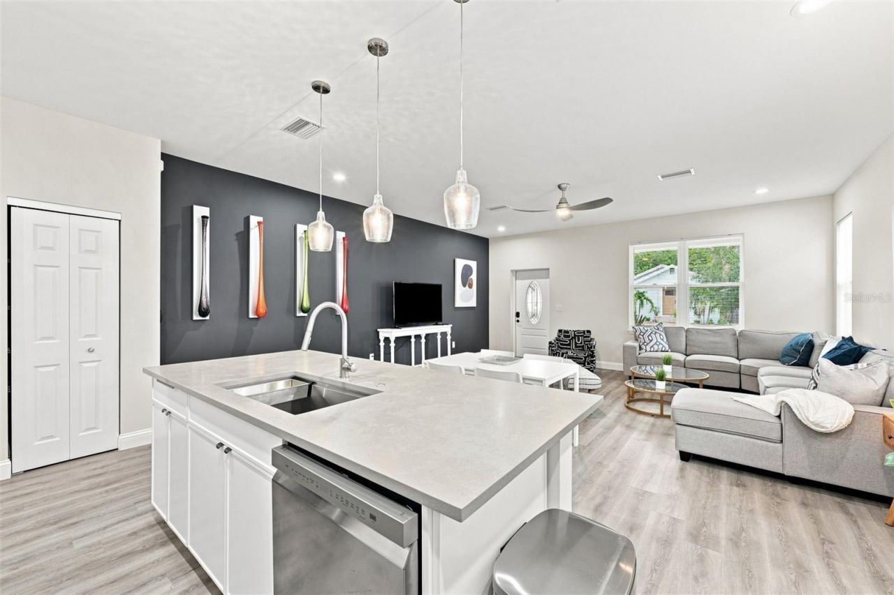 2144 43rd Terrace N, Saint Petersburg, FL 33714 Photo