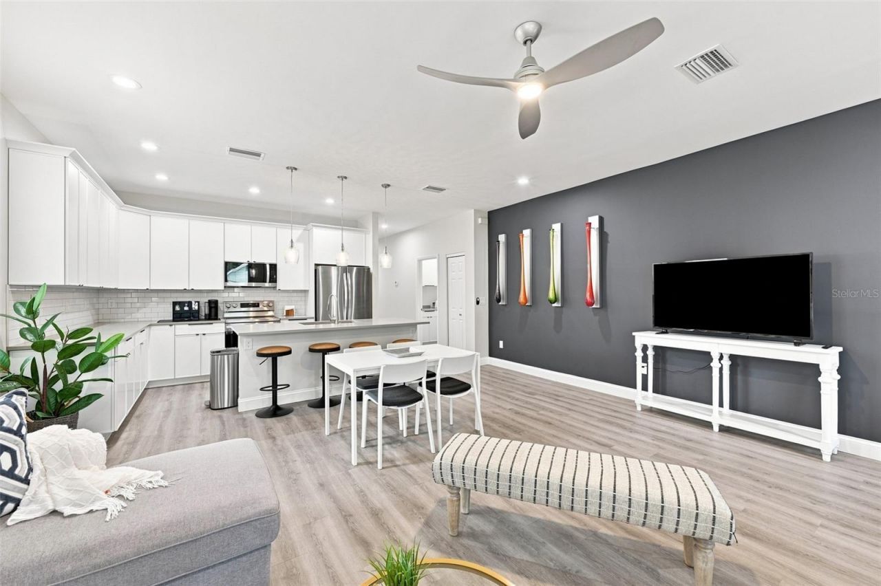 2144 43rd Terrace N, Saint Petersburg, FL 33714 Photo