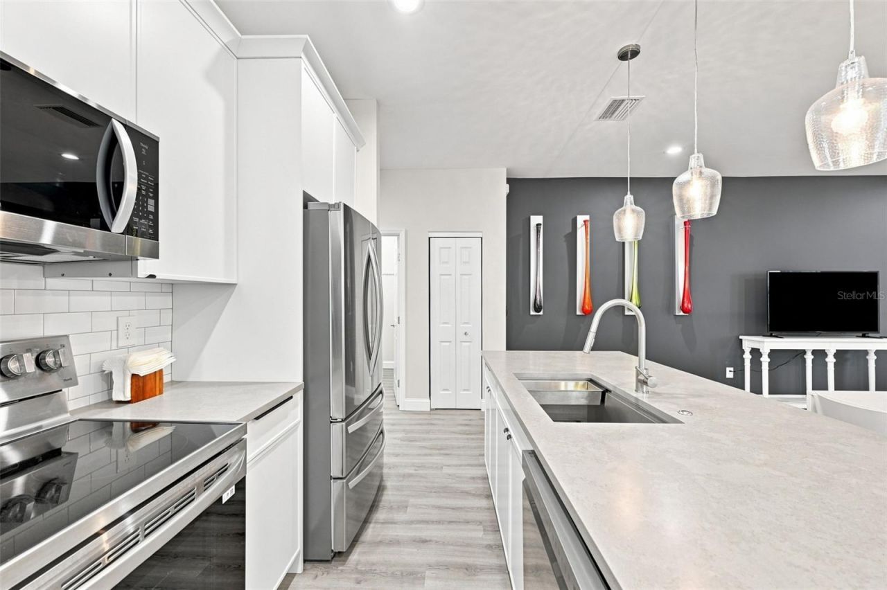 2144 43rd Terrace N, Saint Petersburg, FL 33714 Photo