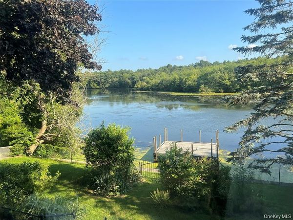 1375 West Main Street , Riverhead, NY 11901