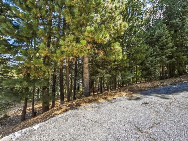 301 Fairway, Lake Arrowhead, CA 92352