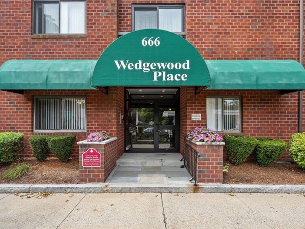 666 Main St, Unit 310, Winchester, MA 01890
