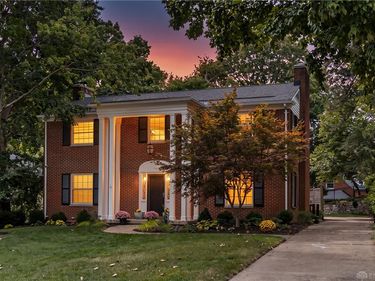 1345 Devereux Drive, Oakwood, OH 45419