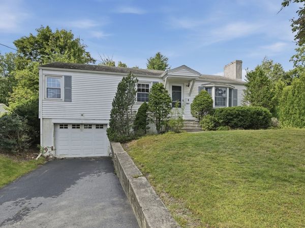 9 Spring Terrace, Shrewsbury, MA 01545