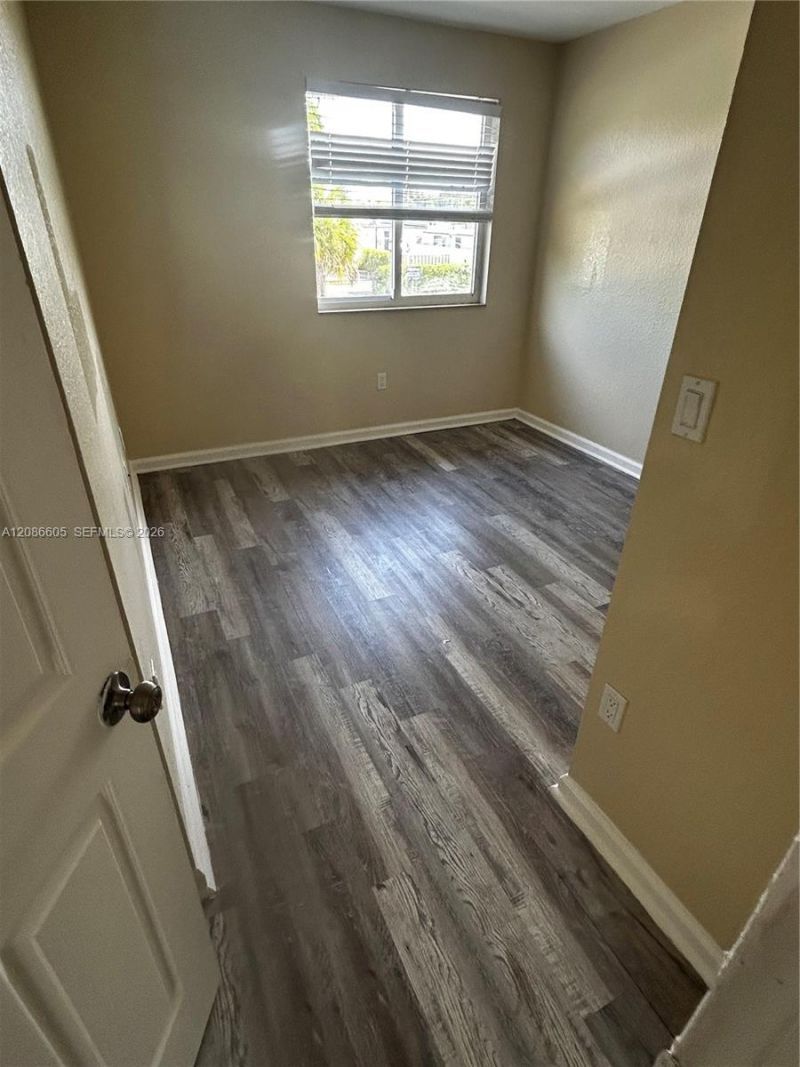 50 NW 166th St, Miami, FL 33169 Photo
