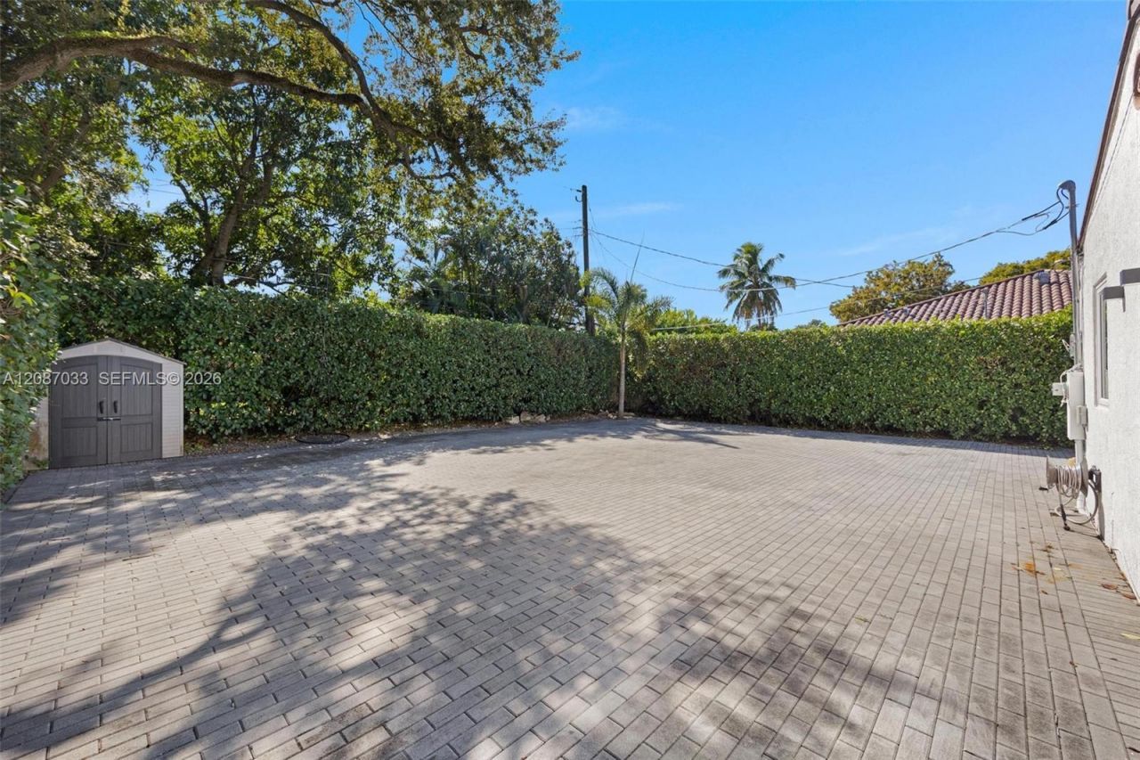 6476 SW 10th Ter, West Miami, FL 33144 Photo