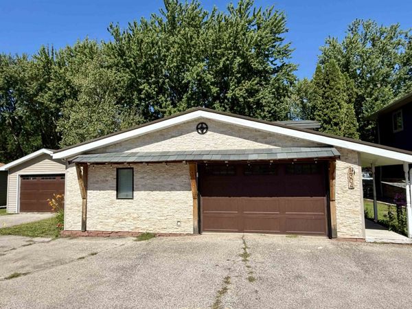 1304 Jerdee Lane, Wahpeton, IA 51351