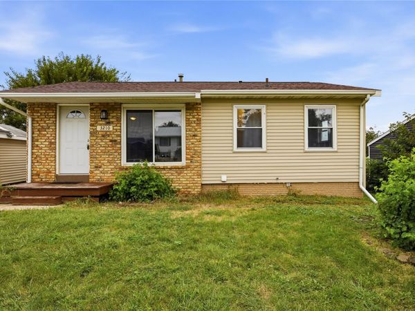 3210 Carriage Drive SW, Cedar Rapids, IA 52404