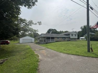 11795 Main Street , Versailles, NY 14129