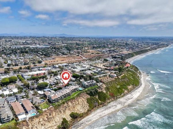 1034 3rd Street, Encinitas, CA 92024