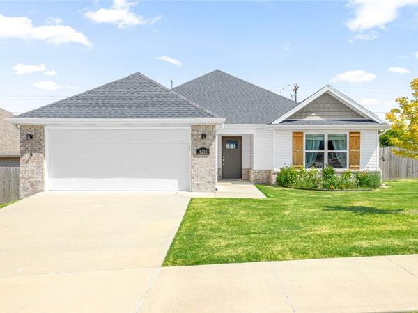 4210 W Buckaroo Street , Fayetteville, AR 72704