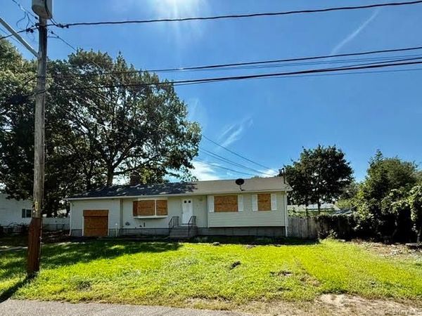 76 Wilson Avenue, Mastic Beach, NY 11951