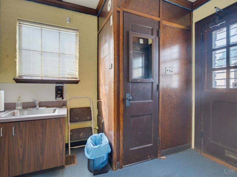 1703 Dale Road, Cincinnati, OH 45237 Photo 8