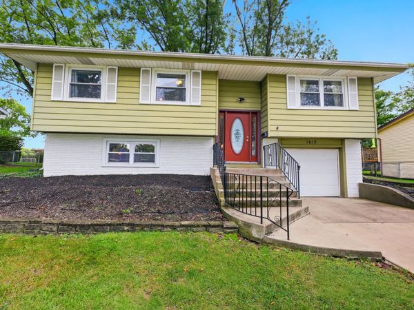 1419 Hampton Lane , Schaumburg, IL 60193