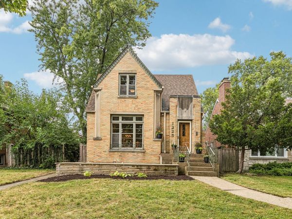 1225 N Grove Avenue , Oak Park, IL 60302