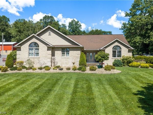 2705 Crooked Run Road NW, New Philadelphia, OH 44663