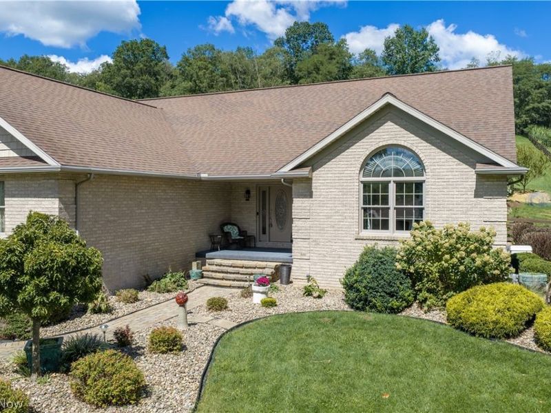 2705 Crooked Run Road NW, New Philadelphia, OH 44663 Photo 2