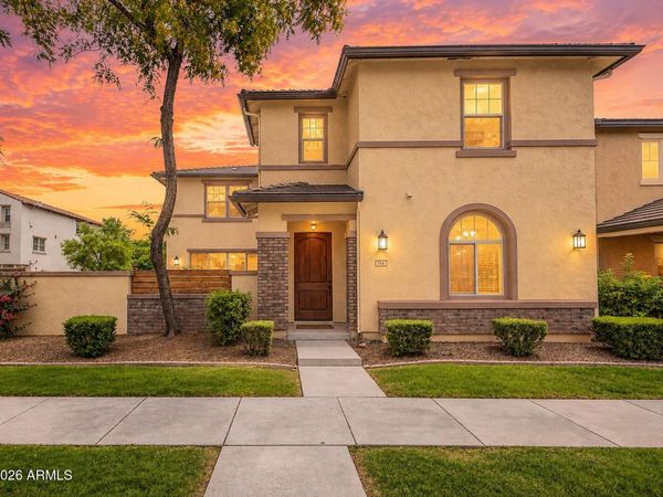 914 S OSBORN Lane, Gilbert, AZ 85296