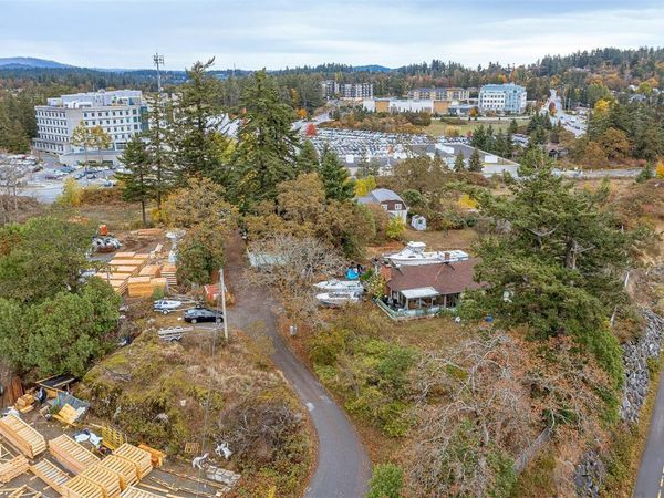 5 Erskine Lane, View Royal, BC V8Z 1R7