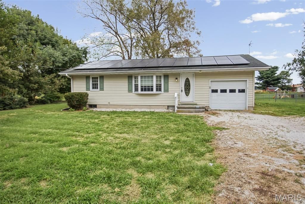 23310 Glenda Avenue, Jerseyville, IL 62052 Main Photo