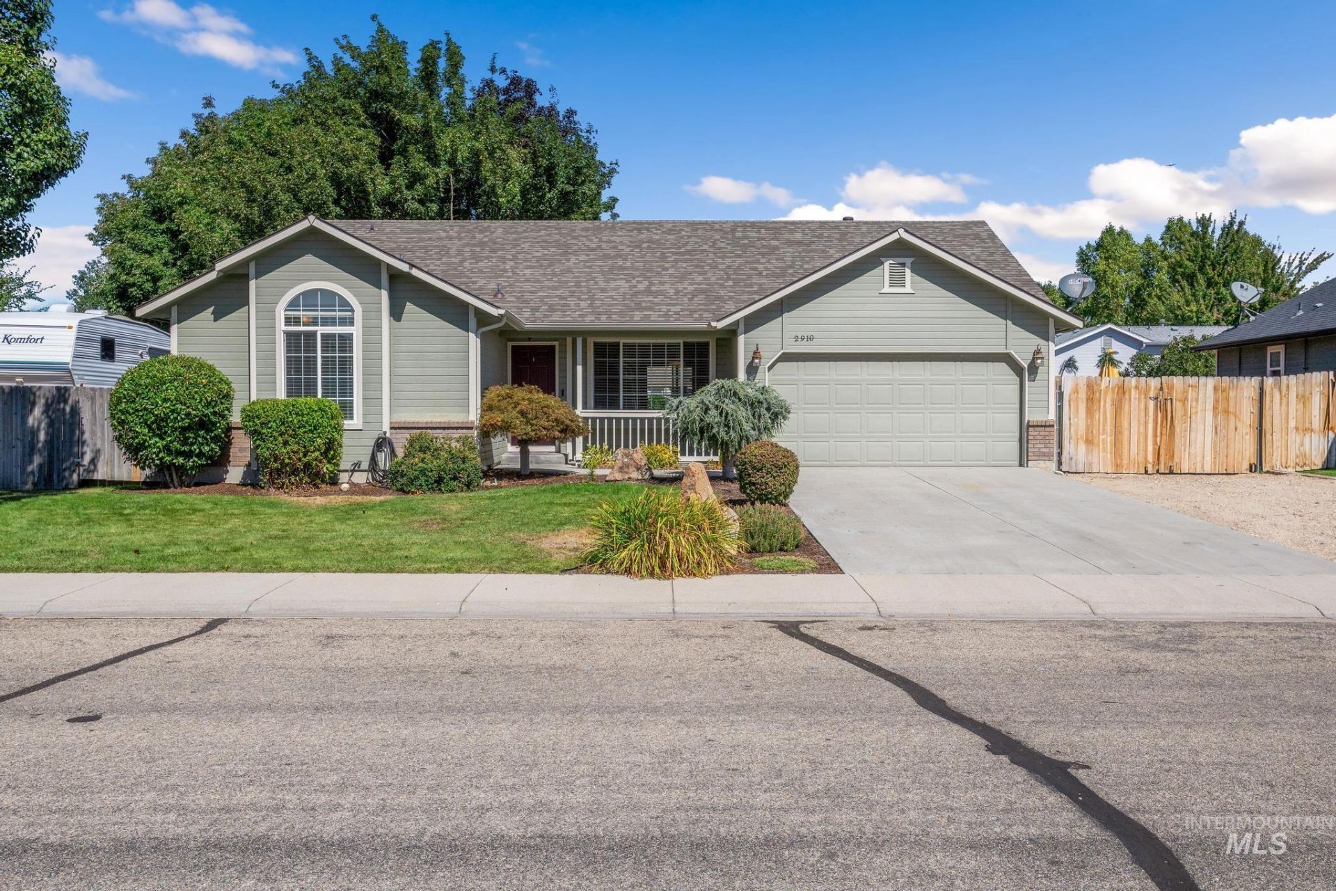 2910 W Foxtrotter Drive, Meridian, ID 83646 Main Photo