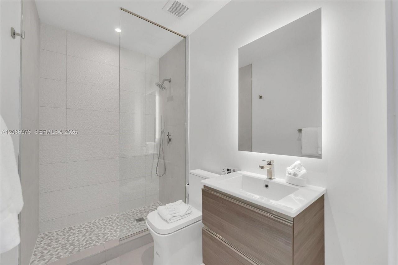 239 SW 9th St, Unit 1603, Miami, FL 33130 Photo