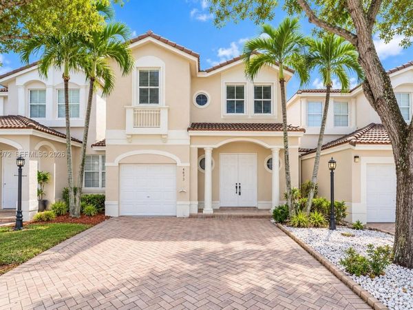 4873 NW 107th Path, Doral, FL 33178
