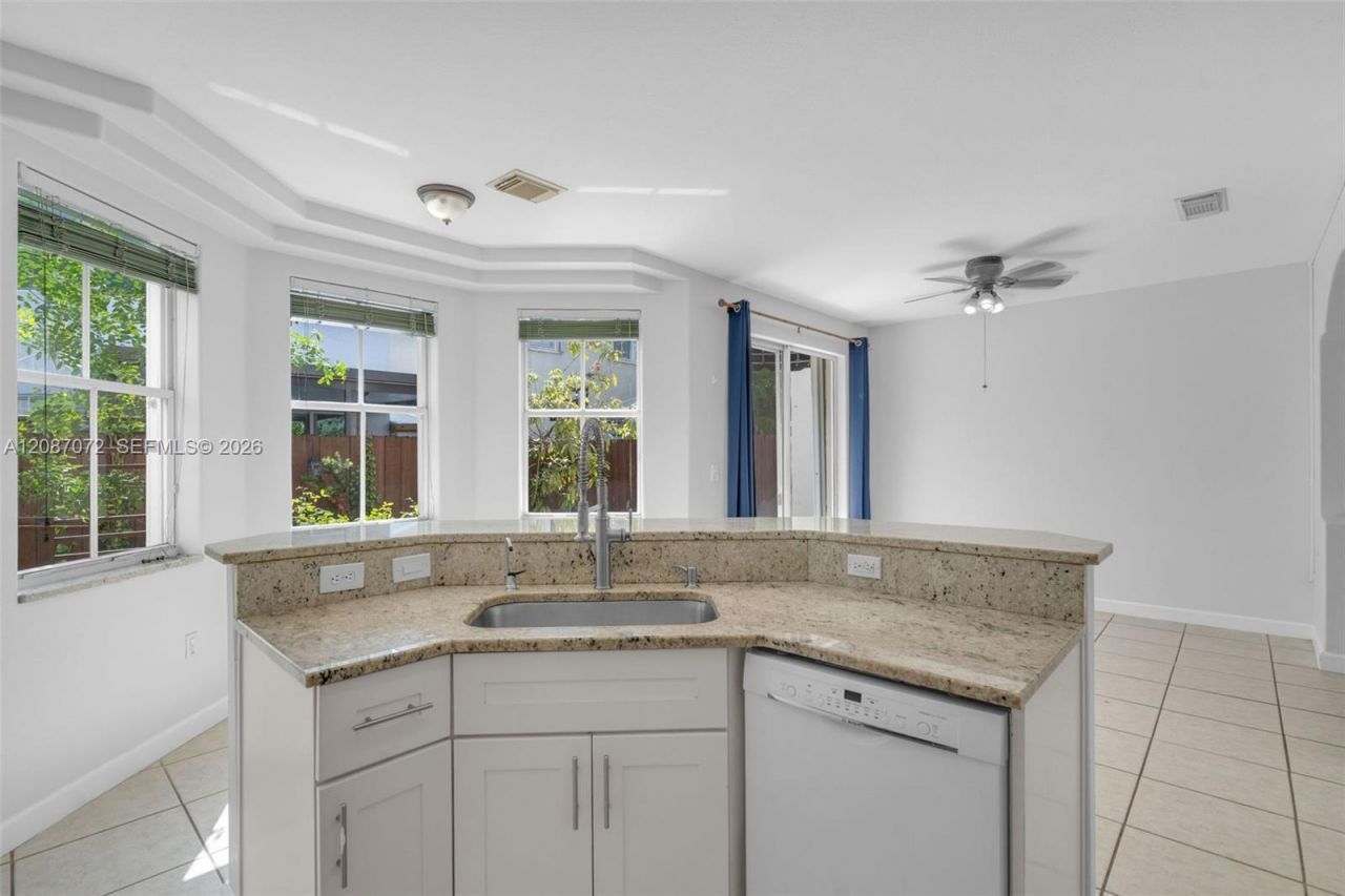 4873 NW 107th Path, Doral, FL 33178 Photo