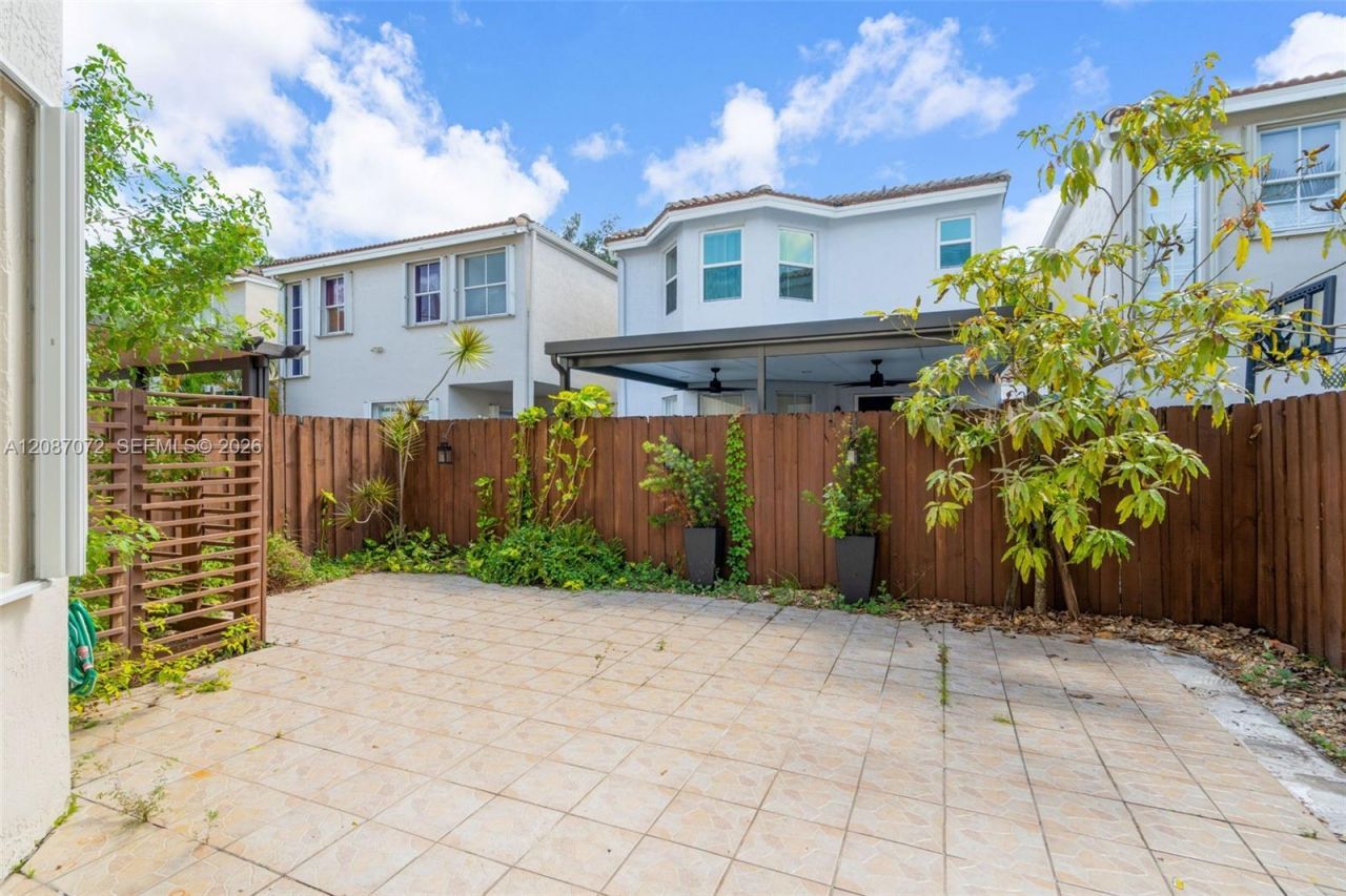 4873 NW 107th Path, Doral, FL 33178 Photo