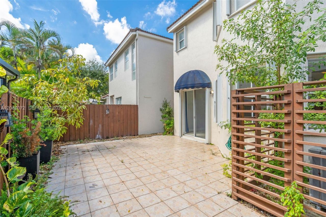 4873 NW 107th Path, Doral, FL 33178 Photo