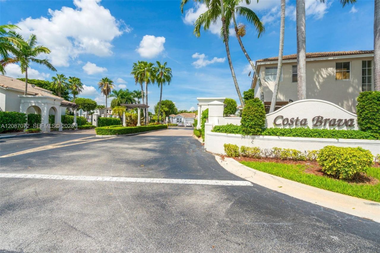4873 NW 107th Path, Doral, FL 33178 Photo