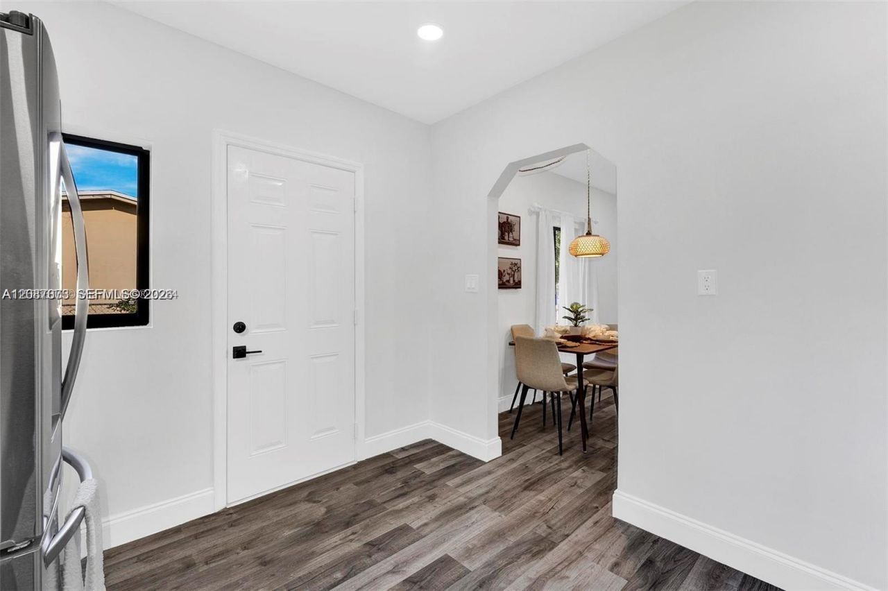 2320 NW 95th St, Unit 1, Miami, FL 33147 Photo