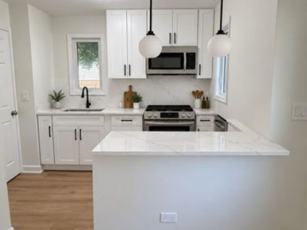 1721 Prospect Avenue, Des Plaines, IL 60018