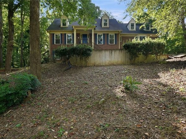 4927 Castlewood Drive SW, Lilburn, GA 30047