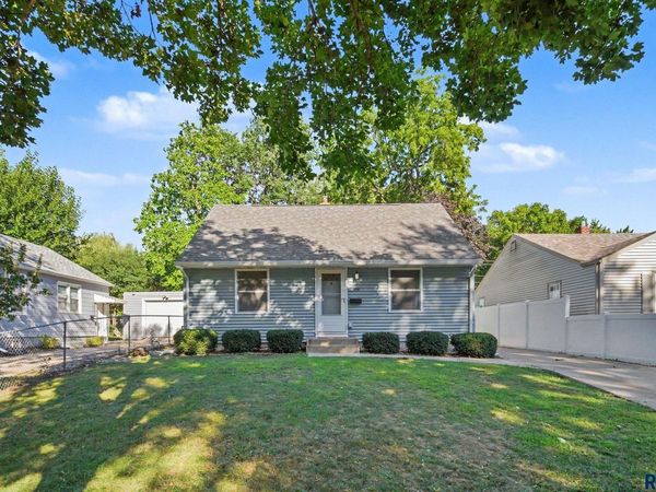 2308 S Glendale Ave, Sioux Falls, SD 57105