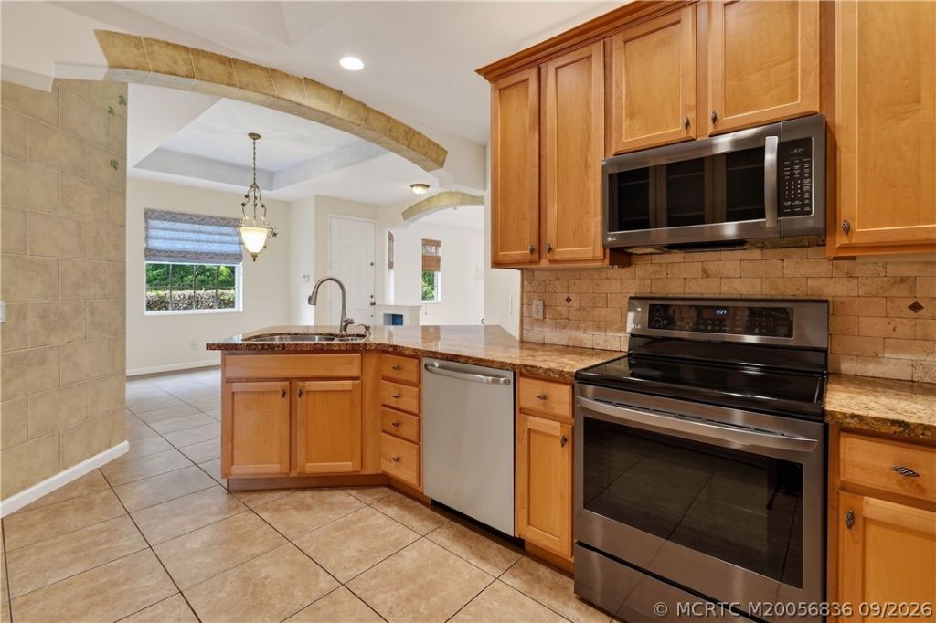 480 NW Red Pine Way, Jensen Beach, FL 34957 Photo