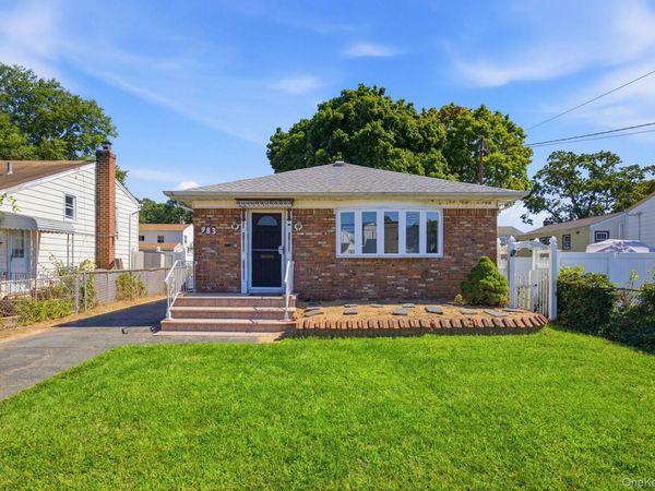 983 Cayuga Road , West Hempstead, NY 11552