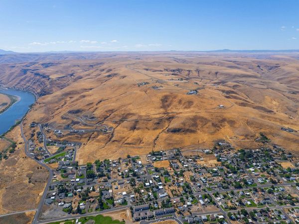 768 Swantz Dr, Asotin, WA 99402