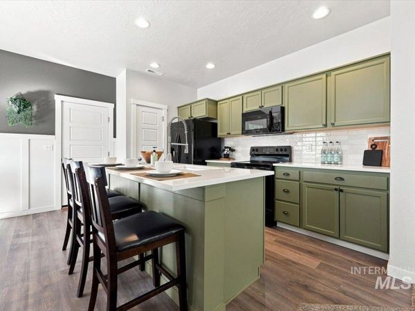 696 E Springloyd St, Meridian, ID 83642
