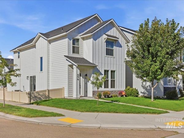 696 E Springloyd St, Meridian, ID 83642