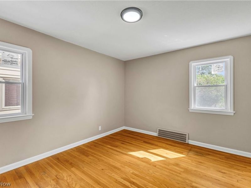 8401 Greenlawn Avenue, Parma, OH 44129 Photo 11