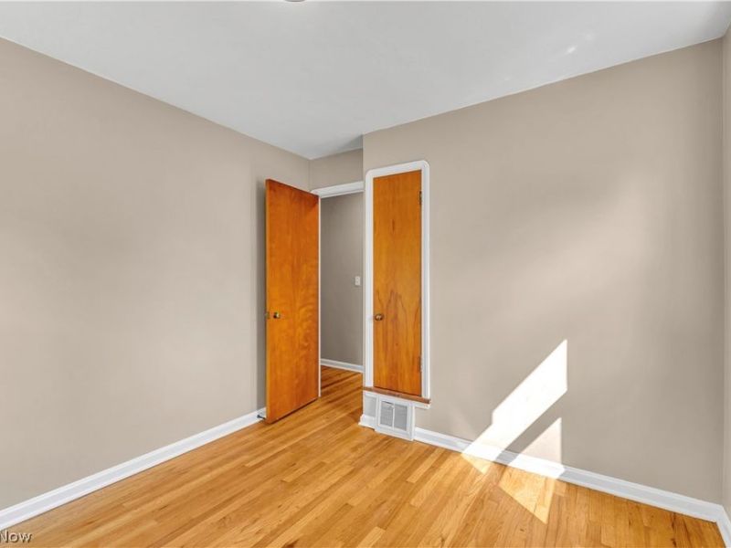 8401 Greenlawn Avenue, Parma, OH 44129 Photo 14