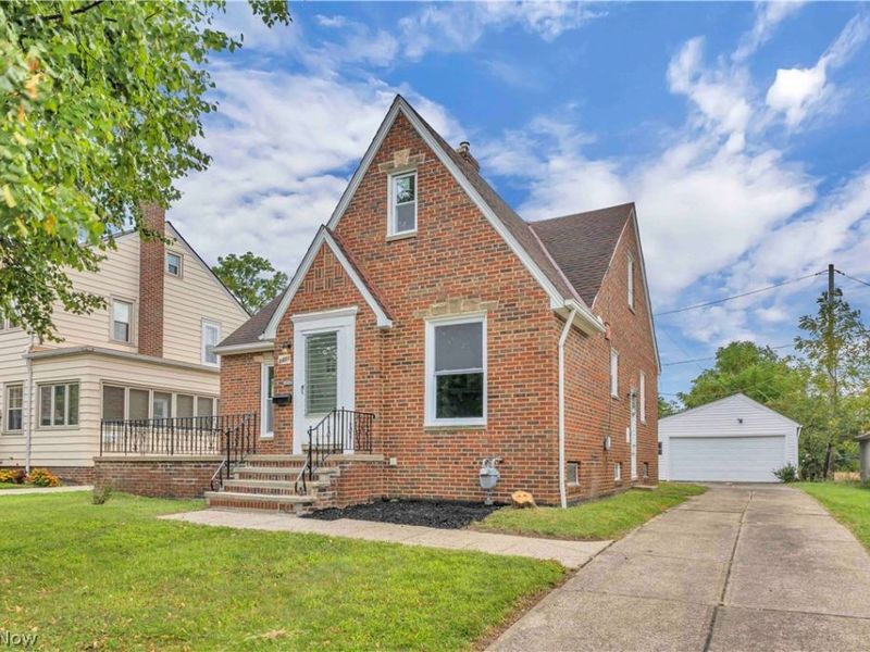 8401 Greenlawn Avenue, Parma, OH 44129 Photo 2