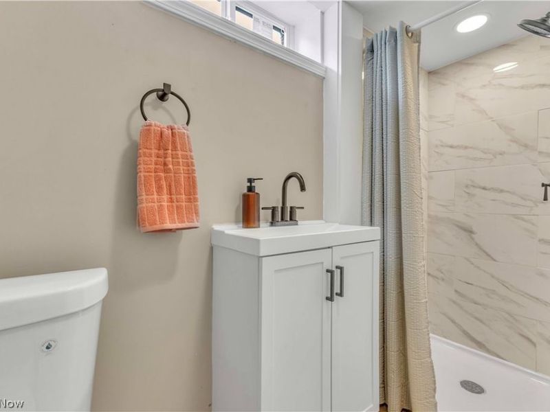 8401 Greenlawn Avenue, Parma, OH 44129 Photo 24